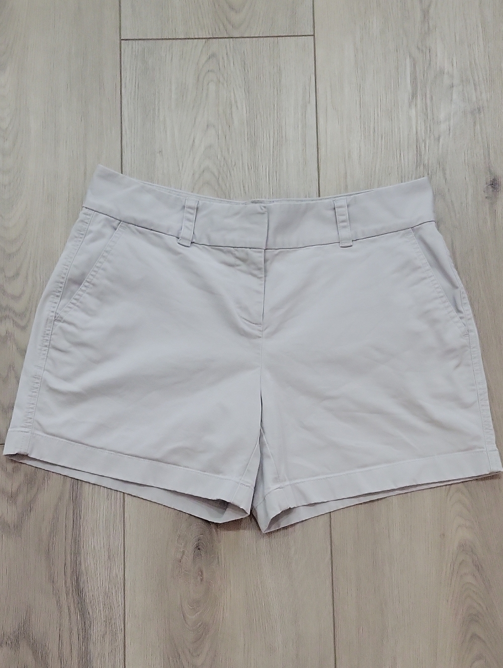 Vineyard Vines Women's Light Gray Chino Bermuda Shorts